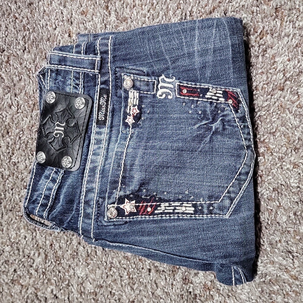 Like-New Miss Me Cuffed Capris